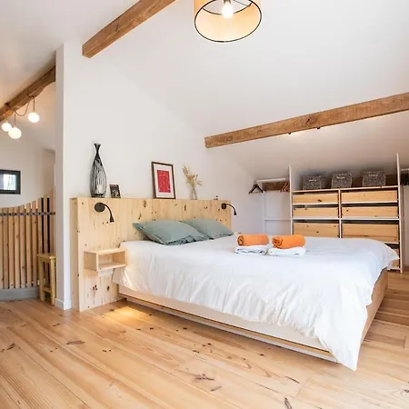 Bright Cozy 3 Bed - Renovated - Close